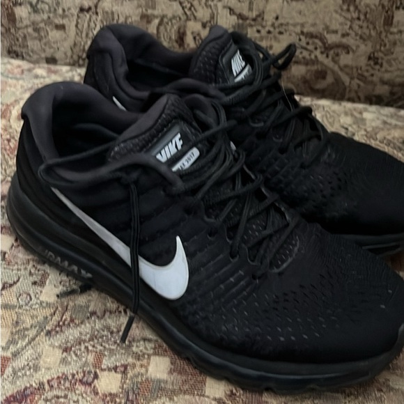 NIKE AIR MAX 2017 size 7’s-used - Picture 2 of 3